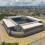 Vista externa da Arena Pantanal, estádio de futebol em Cuiabá (MT)