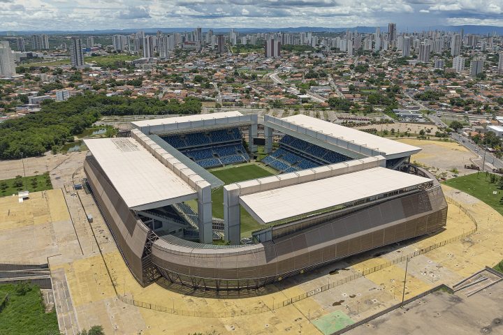 Vista externa da Arena Pantanal, estádio de futebol em Cuiabá (MT)