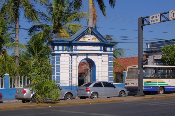 Fachada do 1º Batalhão da Polícia Militar de Mato Grosso (PMMT) em Cuiabá