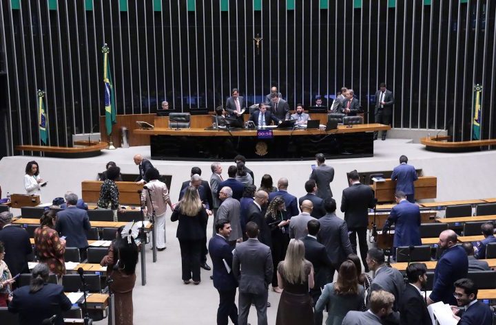 Plenário da Câmara dos Deputados durante a sessão de 19 de maio de 2026, quando foi aprovado o PL 3066/2025