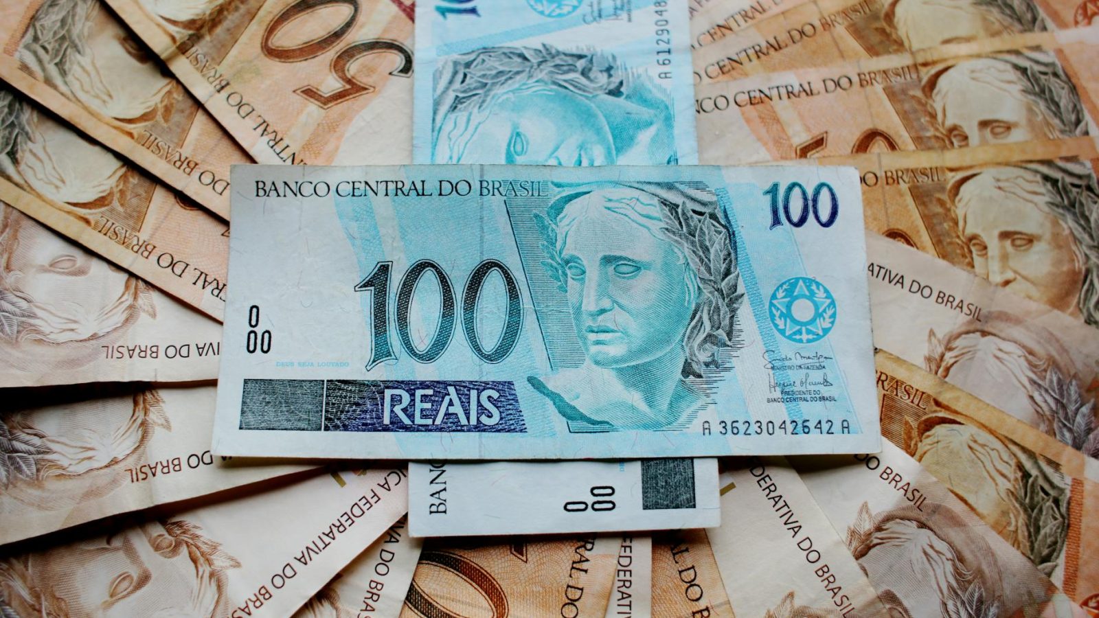 Cédulas de real brasileiro — moeda nacional movimentada em esquema de lavagem de R$ 26 bilhões investigado pela Operação Carbono Oculto (Foto: Pixabay / Pexels)