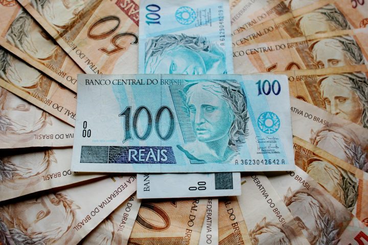 Cédulas de real brasileiro — moeda nacional movimentada em esquema de lavagem de R$ 26 bilhões investigado pela Operação Carbono Oculto (Foto: Pixabay / Pexels)