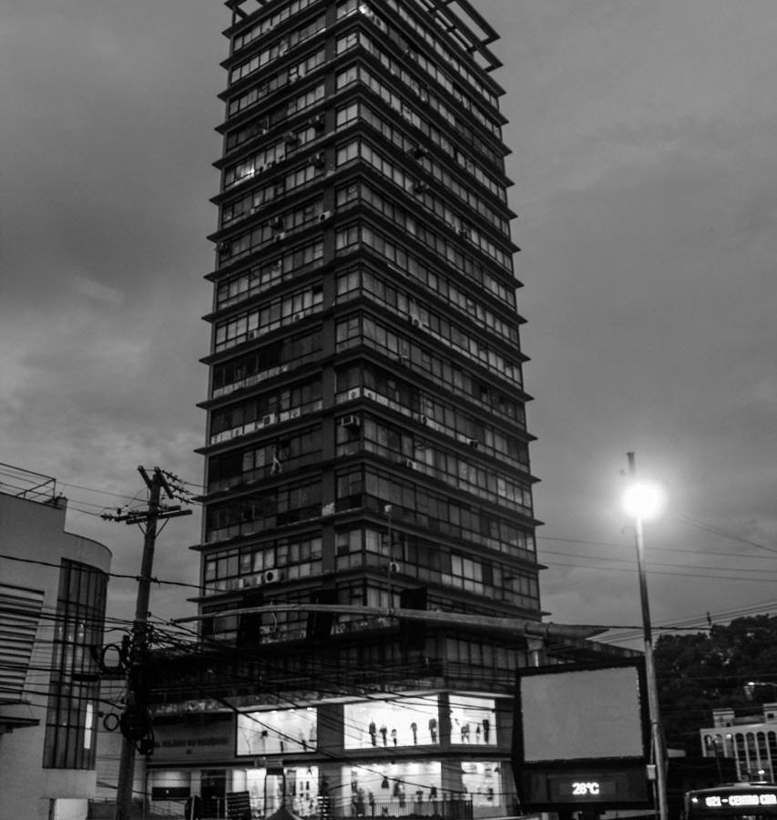 Prédios na Avenida Presidente Getúlio Vargas em Cuiabá