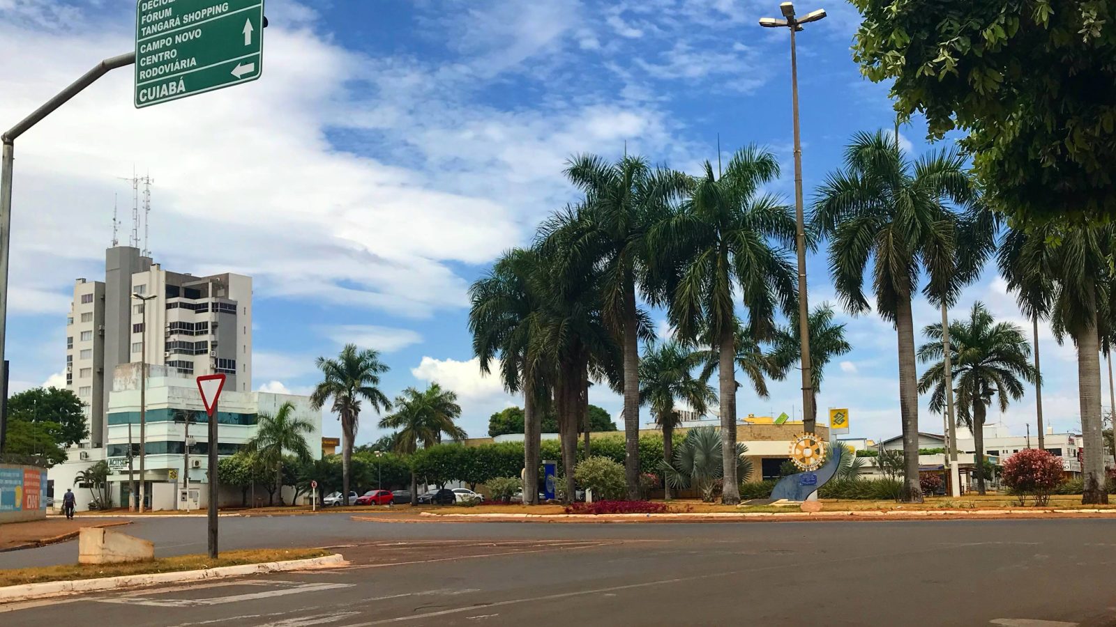 Avenida no centro de Tangará da Serra (MT).
