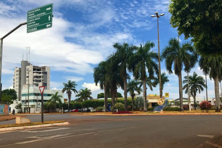 Avenida no centro de Tangará da Serra (MT).