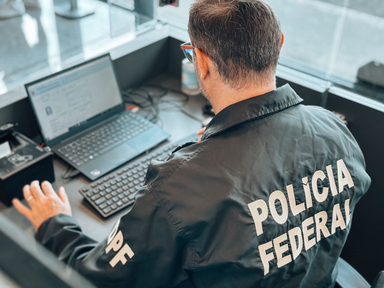 Operação da PF aprofunda investigações sobre crimes de abuso sexual infantojuvenil praticados na internet.