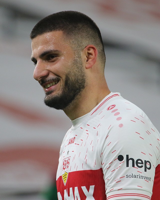 Deniz Undav — Foto: Jeollo von VfB-exklusiv.de / CC BY-SA 4.0 — via Wikimedia Commons