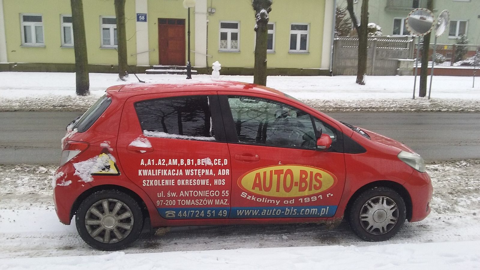 Carro de autoescola usado em aulas práticas
