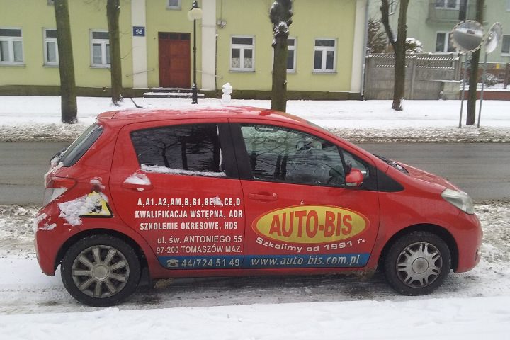 Carro de autoescola usado em aulas práticas