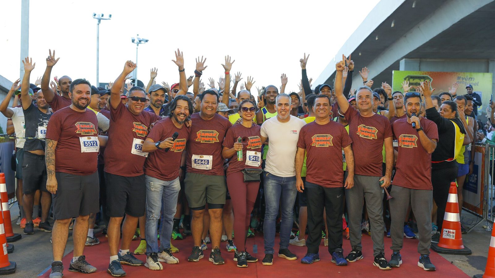 Participantes durante prova de corrida de rua