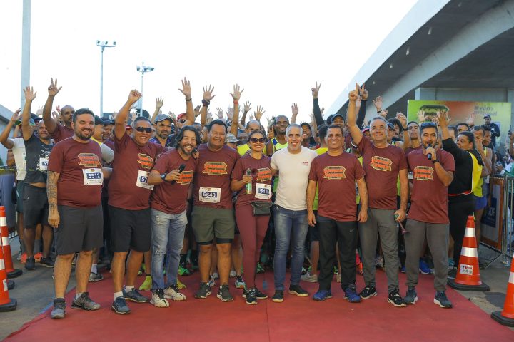Participantes durante prova de corrida de rua