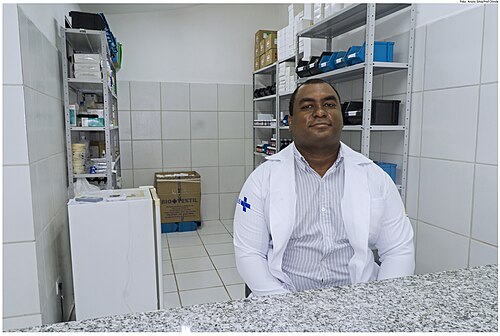 Médico em unidade de saúde