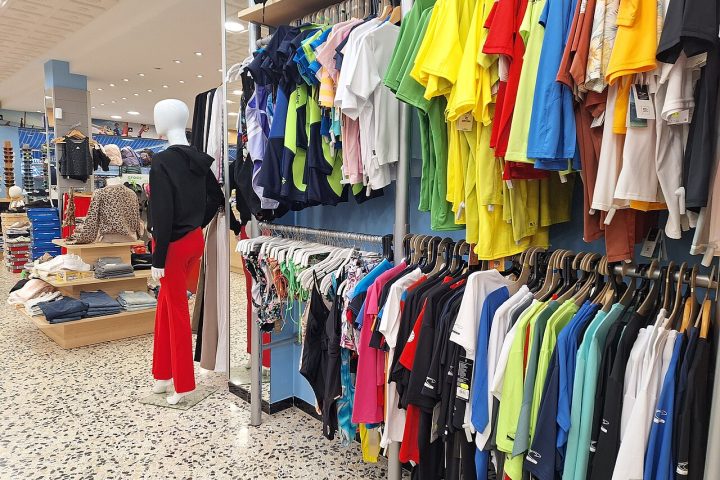 Interior de loja de varejo de roupas
