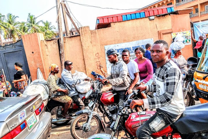Motociclistas no trânsito
