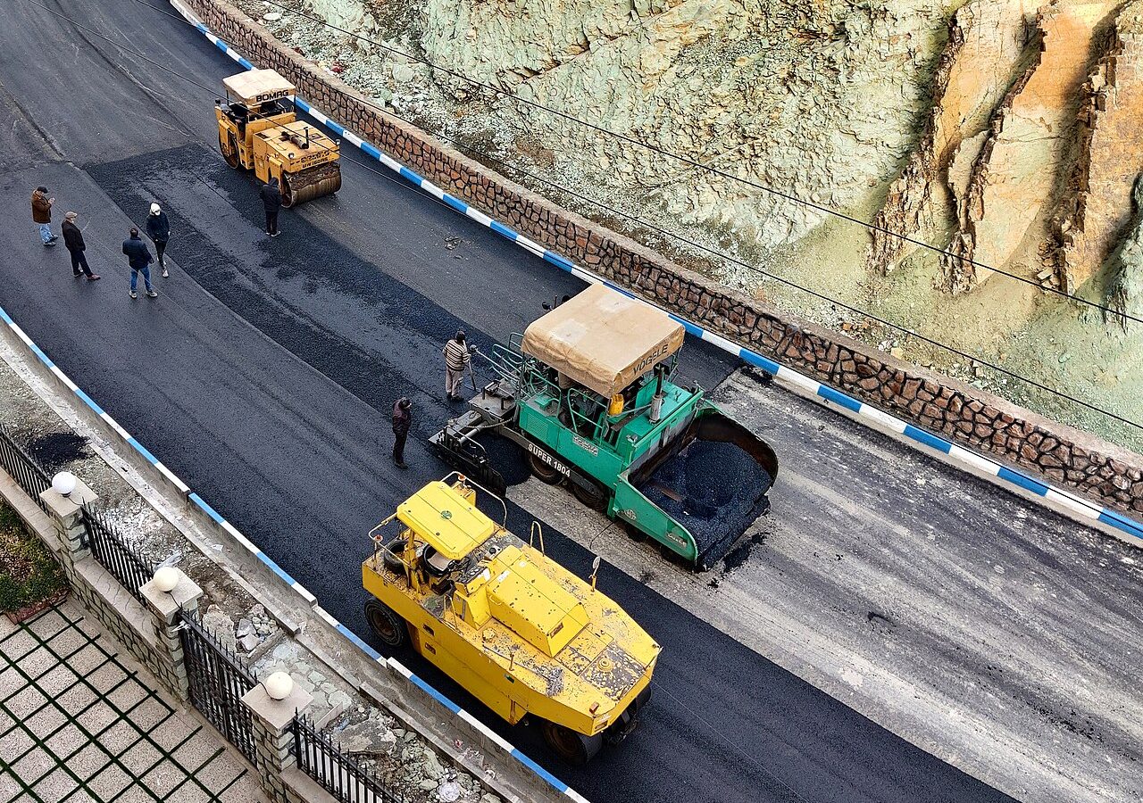 Recapeamento asfáltico em via urbana