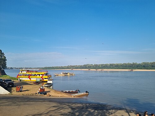 Rio Araguaia com embarcações