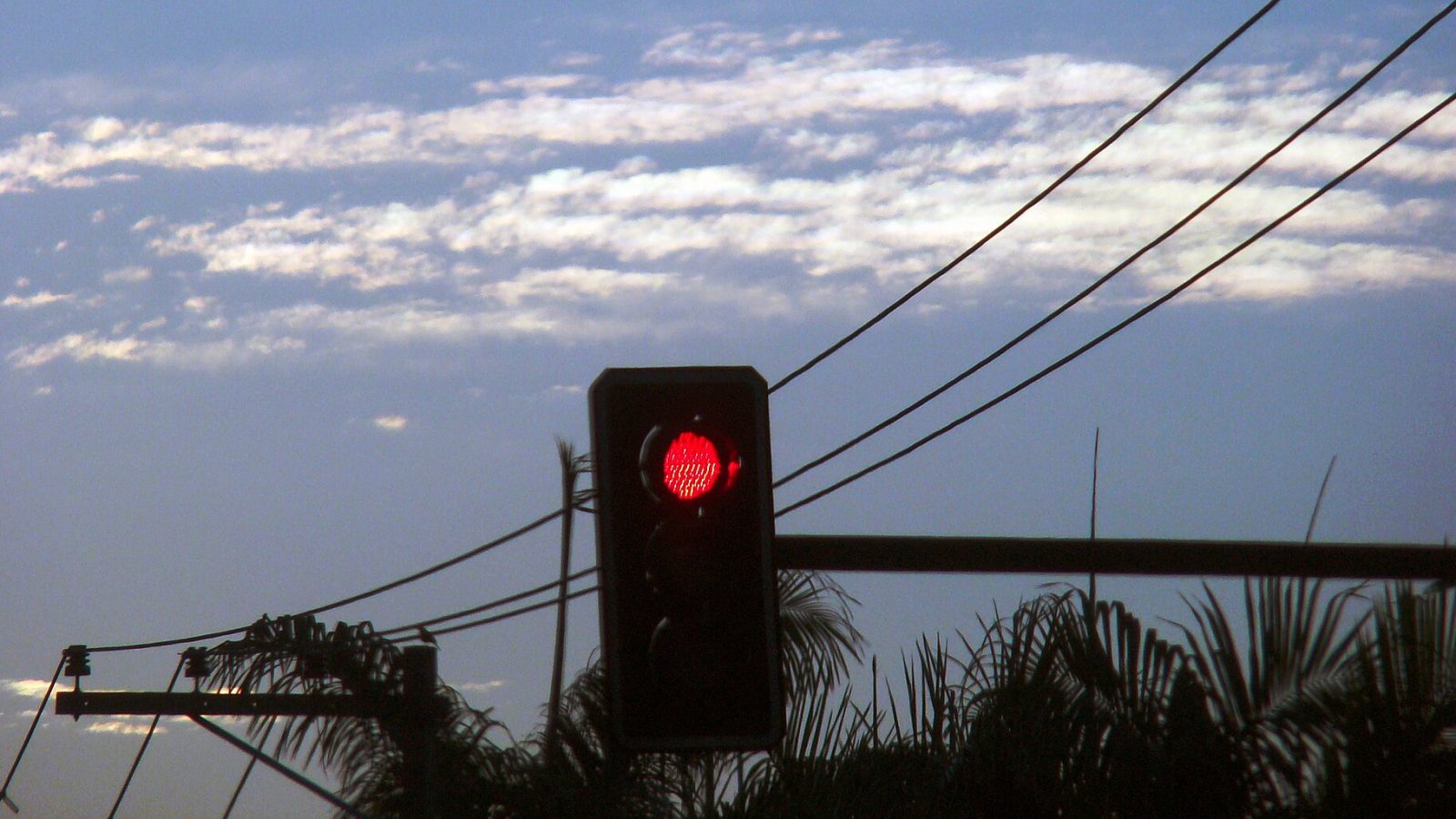 Semáforo em via urbana