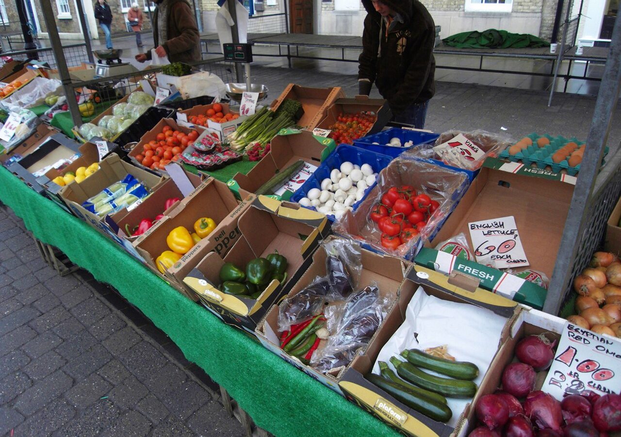 Banca de hortifruti em feira