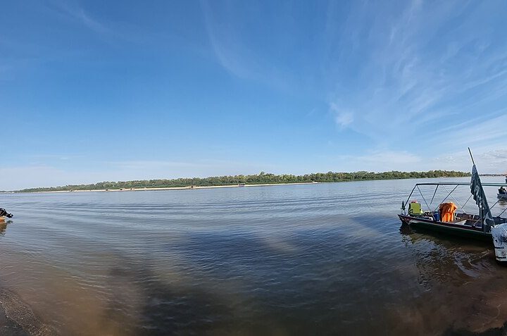 Rio Araguaia em Aruanã, fronteira entre Goiás e Mato Grosso.