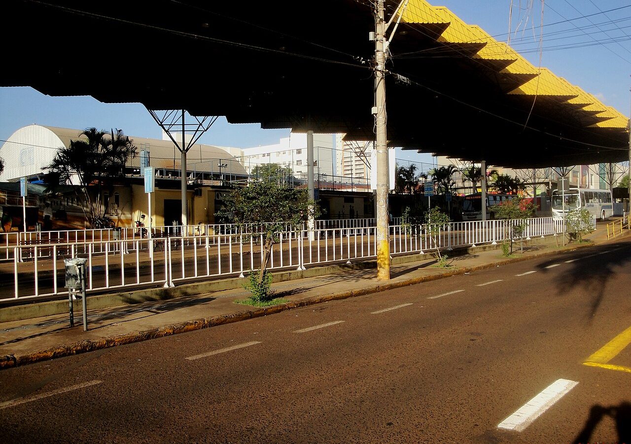 Terminal de Ônibus Urbano na Rua Sebastião Sampaio em Sertãozinho - panoramio