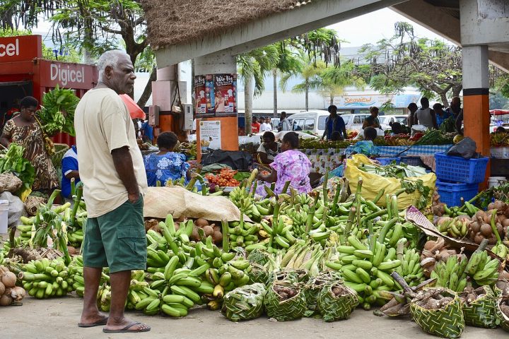 Feira da Agricultura Familiar amplia produção e mantém vendas aquecidas na Praça Alencastro