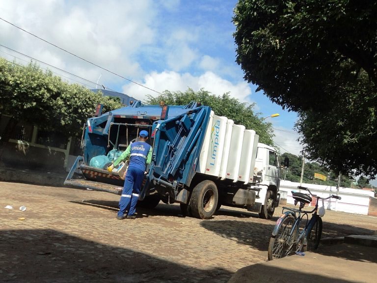Waste collection trucks of Baixo Guandu, Espírito Santo, Brazil.