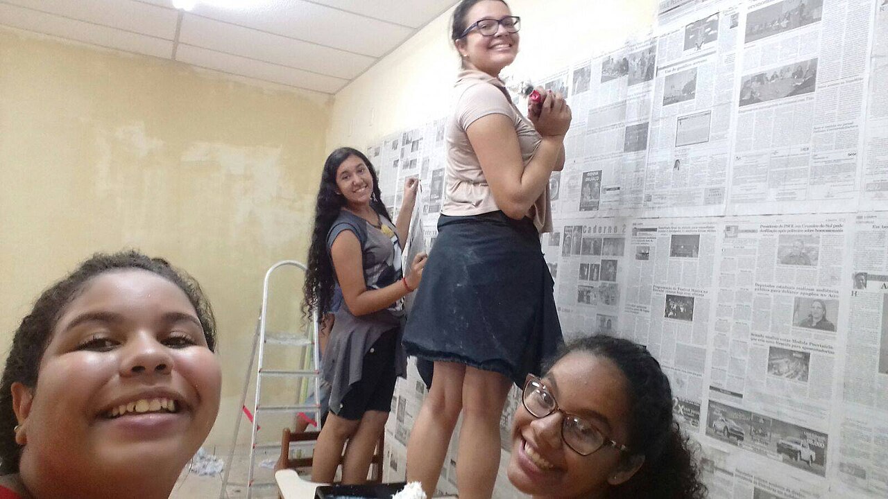 Alunos da Humberto Soares customizam salas de aula