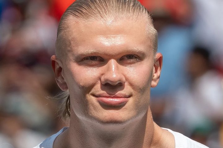 Erling Haaland com a camisa da Noruega