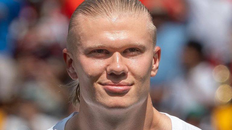 Erling Haaland com a camisa da Noruega