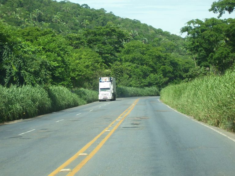 Rodovia de pista simples em Mato Grosso