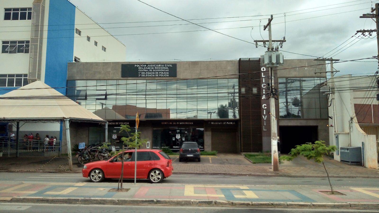 Fachada de unidade da Polícia Civil em Várzea Grande