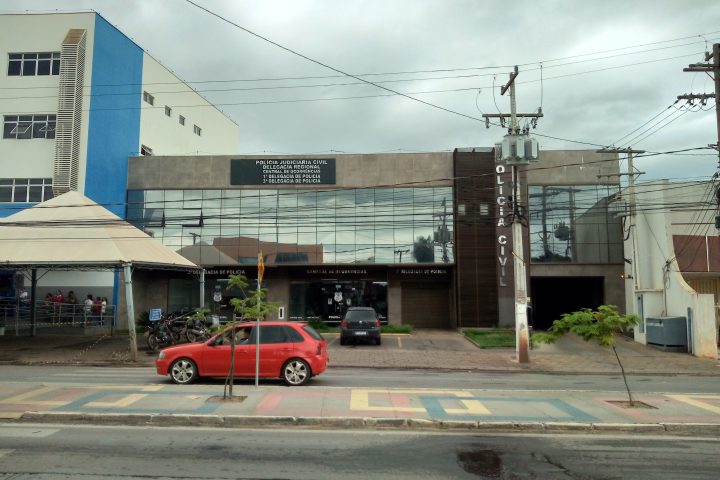 Fachada de unidade da Polícia Civil em Várzea Grande