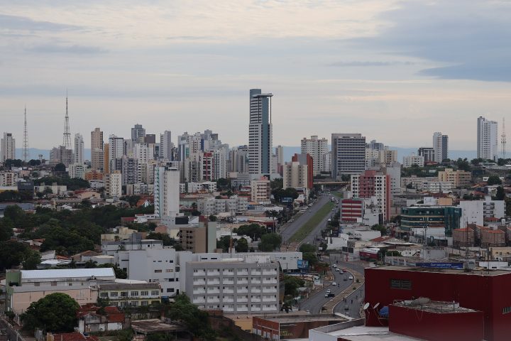 Vista do centro de Cuiabá em direção ao bairro Araés