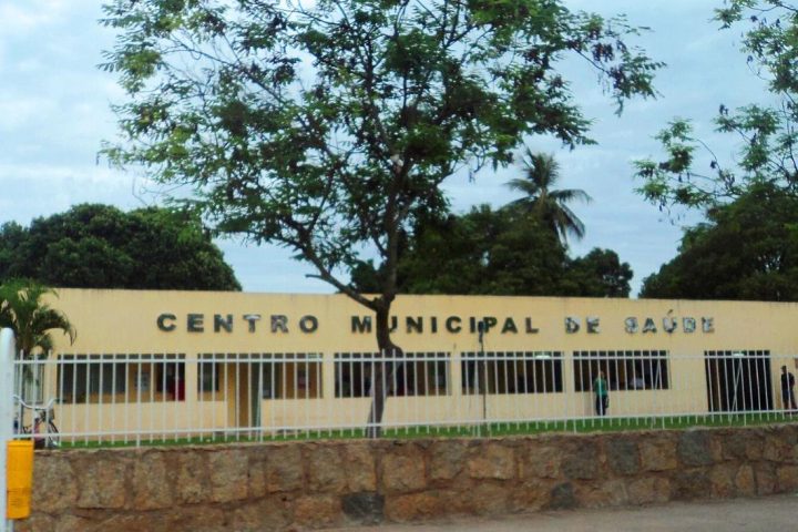 Fachada de unidade municipal de saúde