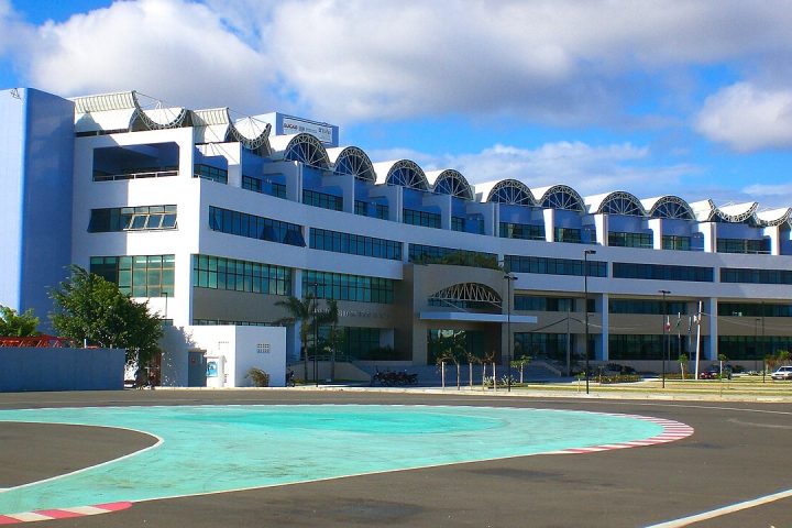 Prefeitura de Várzea Grande firma TACs com o Ministério Público e vai regularizar contratações na Saúde e na Educação