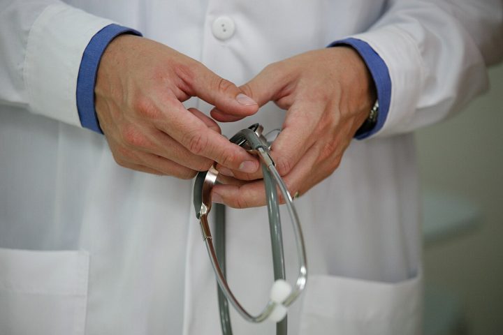 Saúde de Cuiabá convoca 20 médicos clínicos gerais para reforçar as Unidades de Saúde da Família