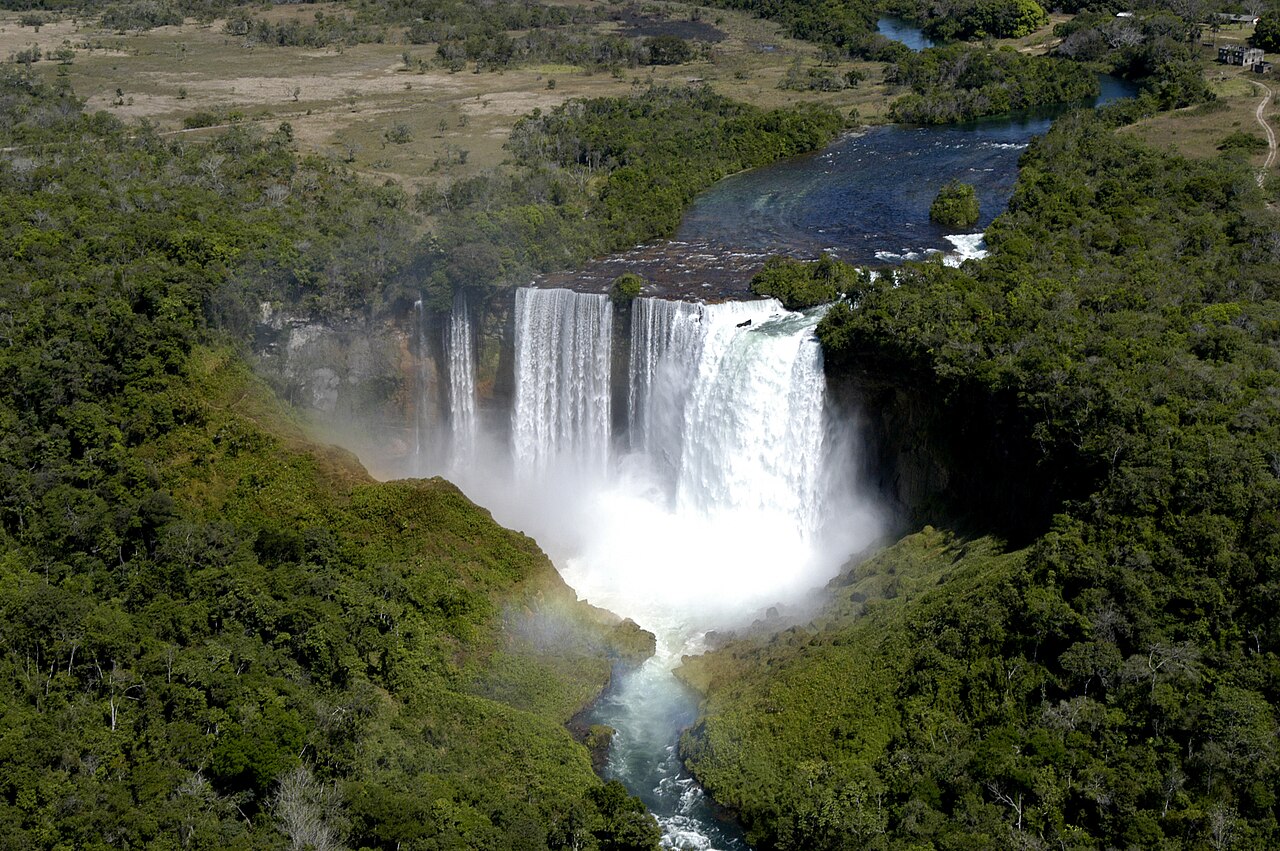 Salto Utiariti, cachoeira na Chapada dos Parecis, território do povo Haliti-Paresi