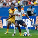 Bukayo Saka em ação pela seleção da Inglaterra na Copa do Mundo 2026
