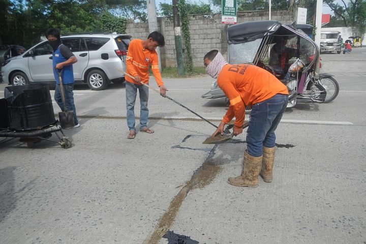 Várzea Grande faz reparo emergencial na Avenida Leôncio Lopes e notifica empresa da obra