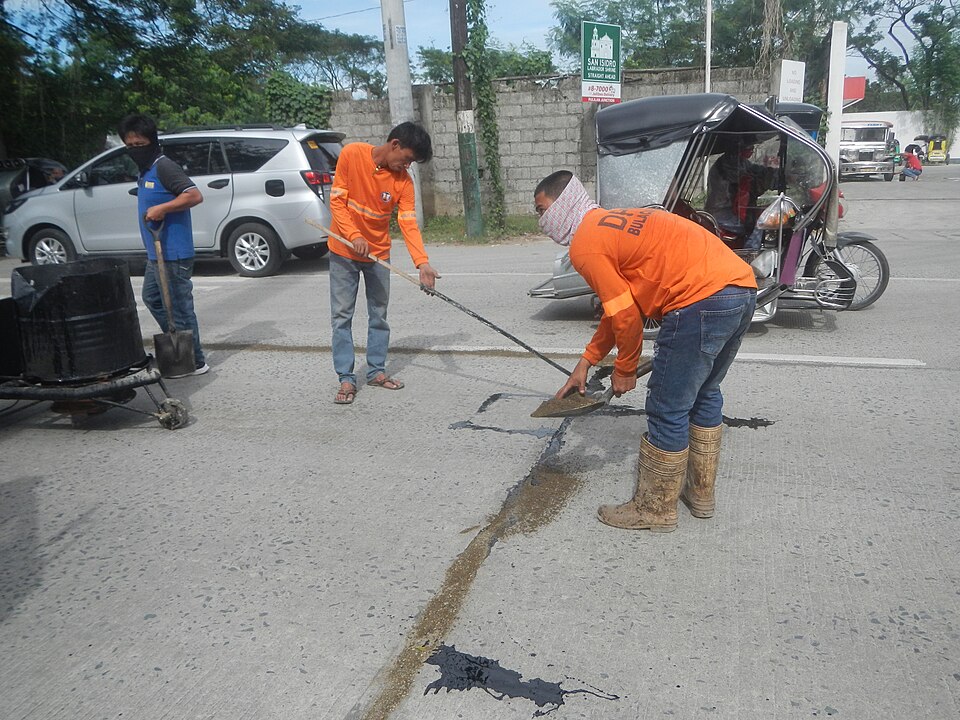 Várzea Grande faz reparo emergencial na Avenida Leôncio Lopes e notifica empresa da obra