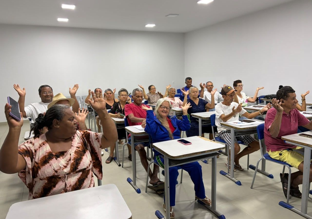 Programa leva PIX e envio de localização a alunos de 45 anos ou mais em Barra do Garças