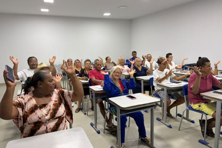 Programa leva PIX e envio de localização a alunos de 45 anos ou mais em Barra do Garças