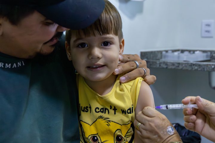 Cuiabá confirma 23 casos de meningite em 2026 e faz Dia D de multivacinação neste sábado nas 72 unidades de saúde