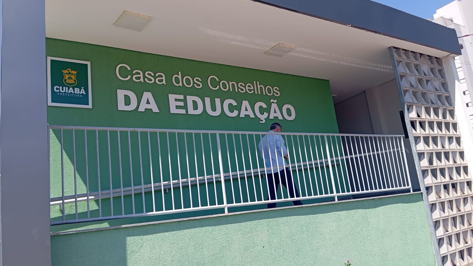 Cuiabá convoca 37 aprovados para escolas municipais com prazo até quinta-feira