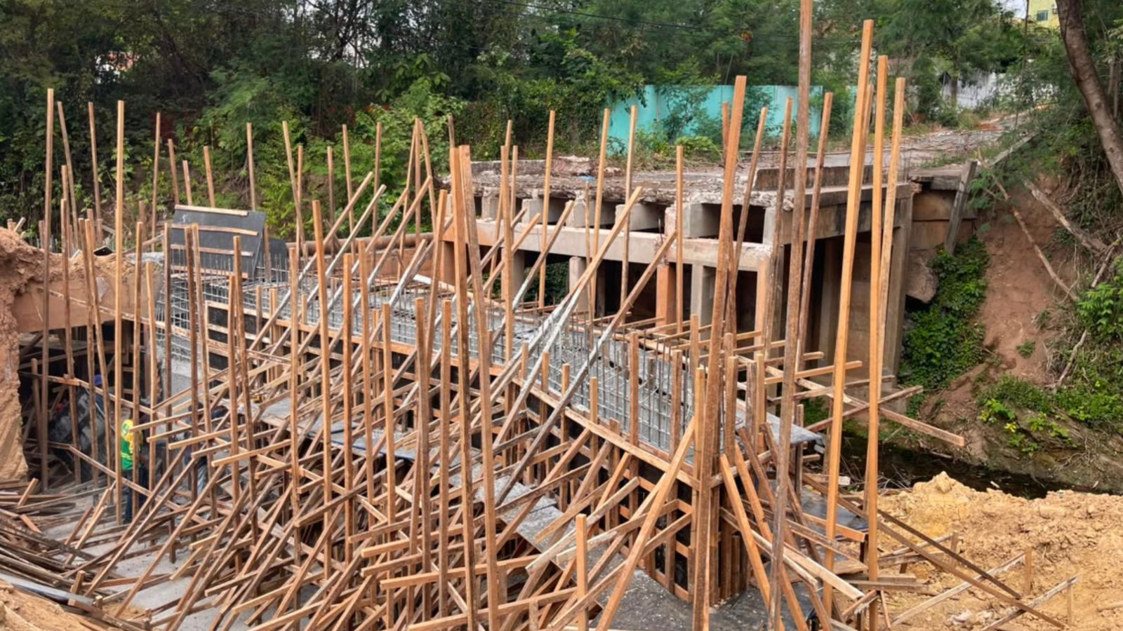 Ponte do Boa Esperança chega a 70% da reconstrução com estacas cravadas a 12 metros