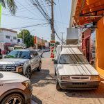 Prefeitura de Cuiabá faz operação orientativa para liberar calçadas na avenida Carmindo de Campos