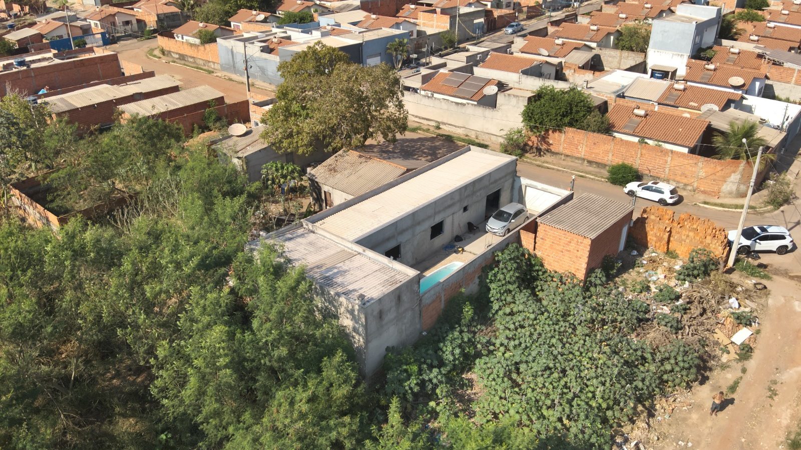 Prefeitura de Cuiabá demole cerca de oito edificações em área de nascentes após recomendação do Ministério Público