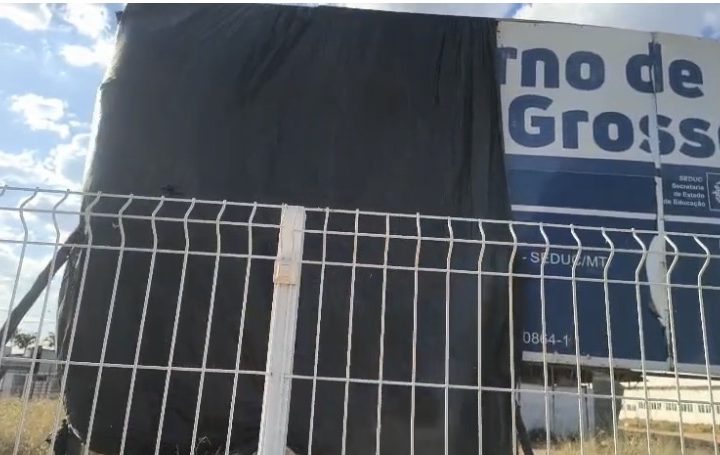 Prefeitura de Primavera do Leste diz que cobertura de placa de obra cumpre lei eleitoral