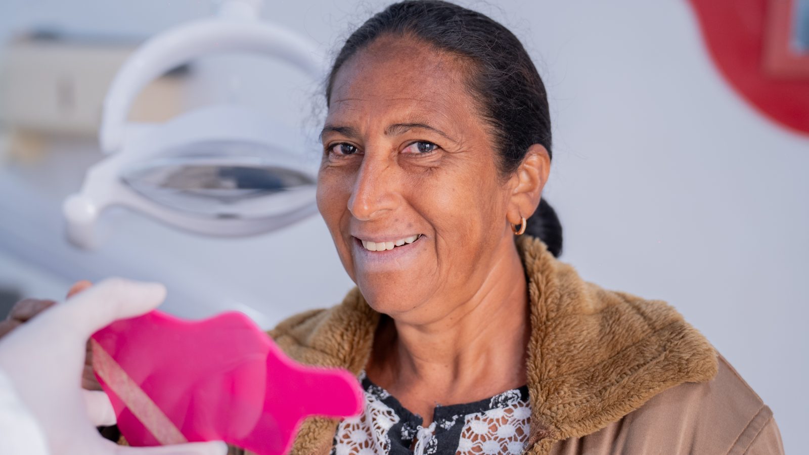 Mutirão do SUS entrega 82 próteses dentárias no Centro de Especialidades Odontológicas Itamaraty