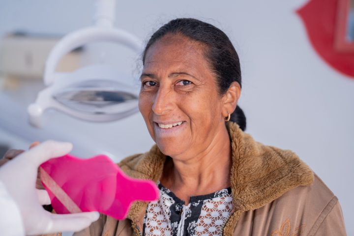 Mutirão do SUS entrega 82 próteses dentárias no Centro de Especialidades Odontológicas Itamaraty